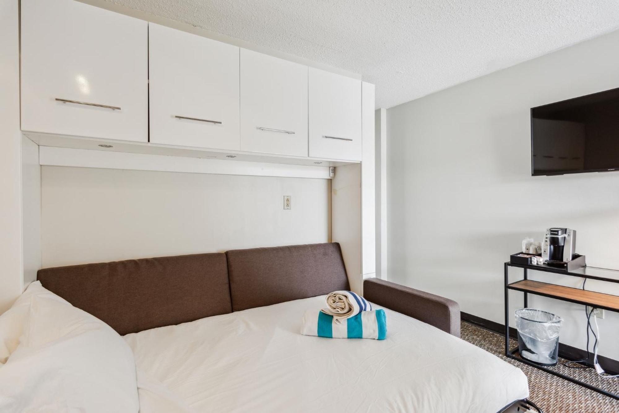 Cape Suites Room 8 - Free Parking! Hotel Room Рехобът Бийч Екстериор снимка